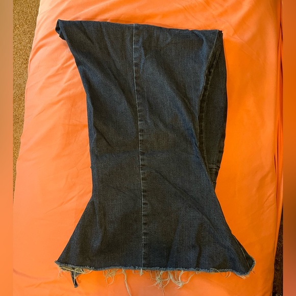 Arula Incrediflex Lace Up Raw Hem Flare Petite Jeans. Size 18 - Picture 4 of 5